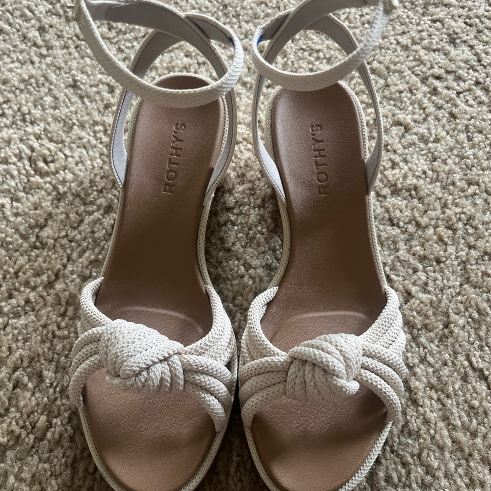 Rothy's Women's Cream kitten heel 8.5 NEW